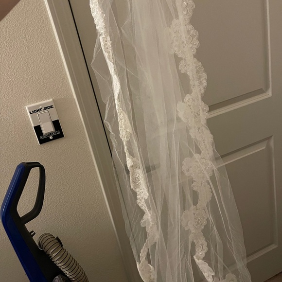 Alfred Angelo gown and veil - Picture 7 of 8